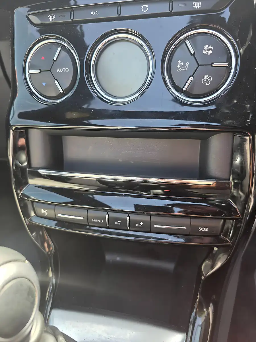 Used 2016 DS Automobiles DS 3 Cabrio Prestige Black - Interior and Exterior details 14