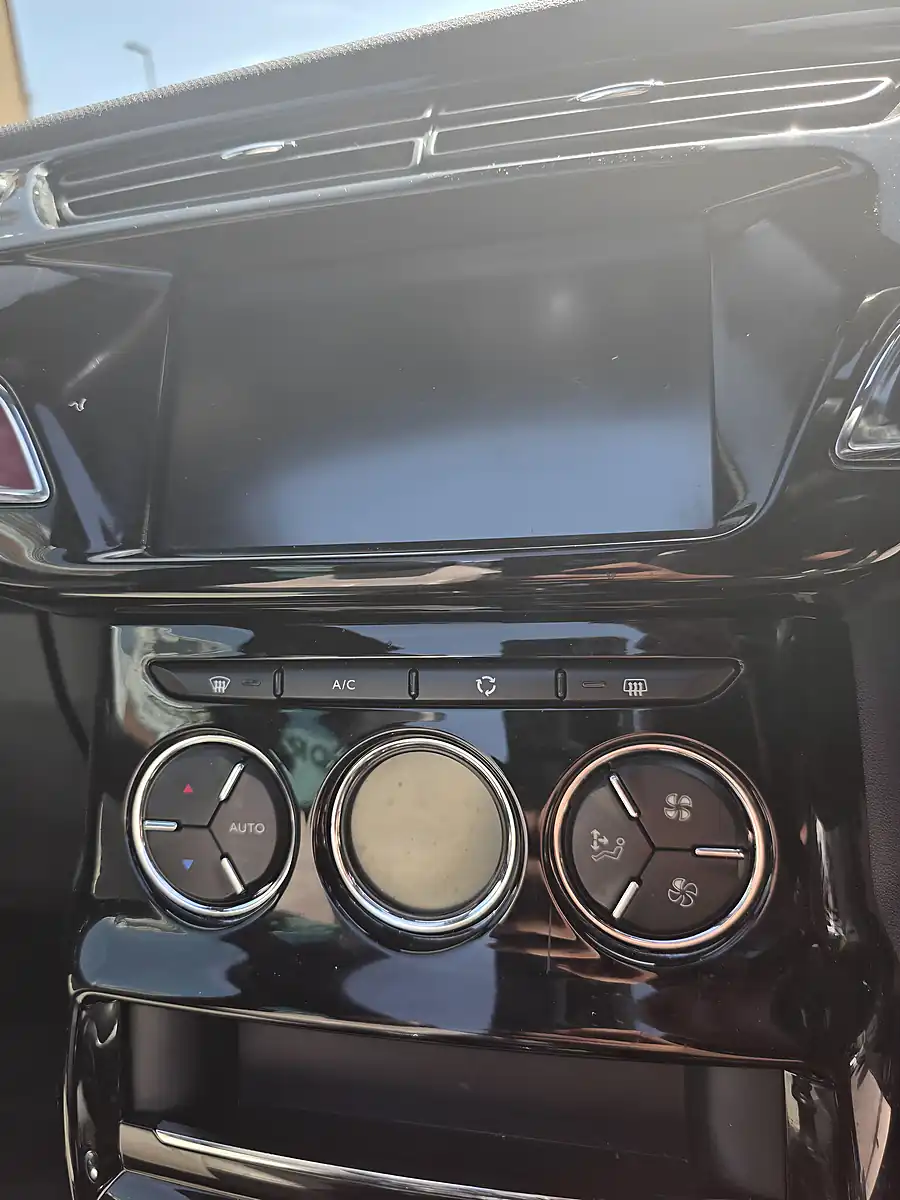 Used 2016 DS Automobiles DS 3 Cabrio Prestige Black - Interior and Exterior details 15