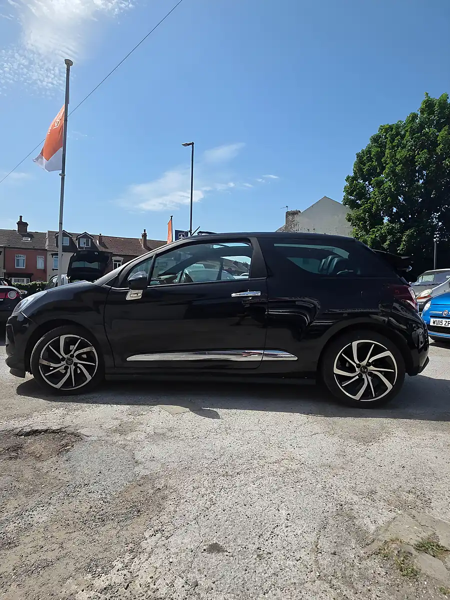 Used 2016 DS Automobiles DS 3 Cabrio Prestige Black - Interior and Exterior details 4