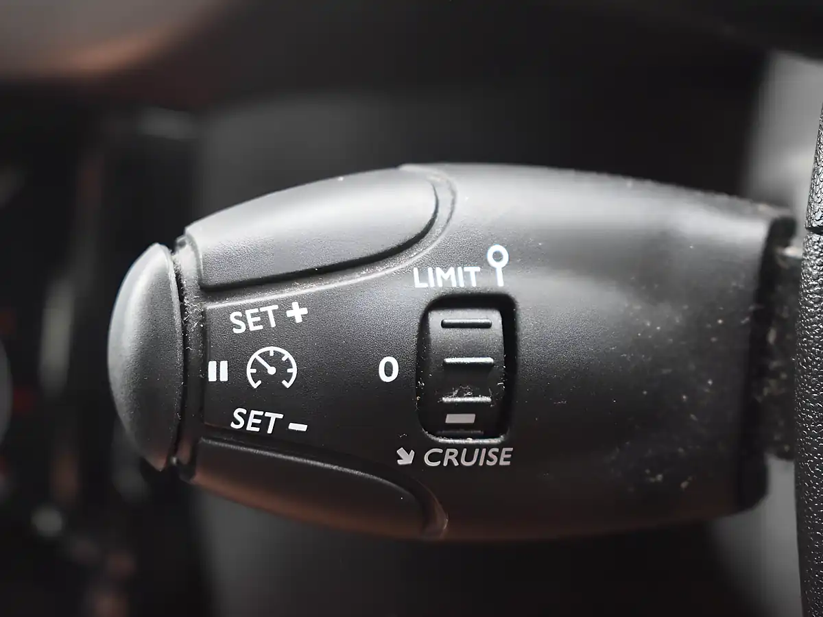 Used 2016 DS Automobiles DS 3 Chic Grey - Interior and Exterior details 12