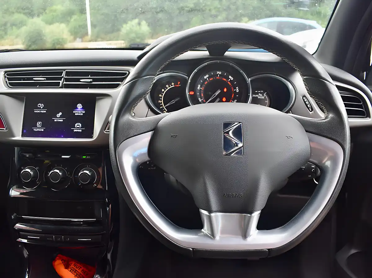 Used 2016 DS Automobiles DS 3 Chic Grey - Interior and Exterior details 16