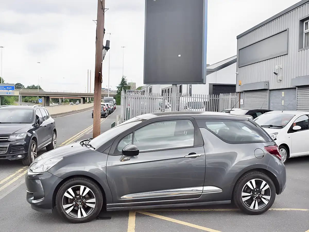 Used 2016 DS Automobiles DS 3 Chic Grey - Interior and Exterior details 4