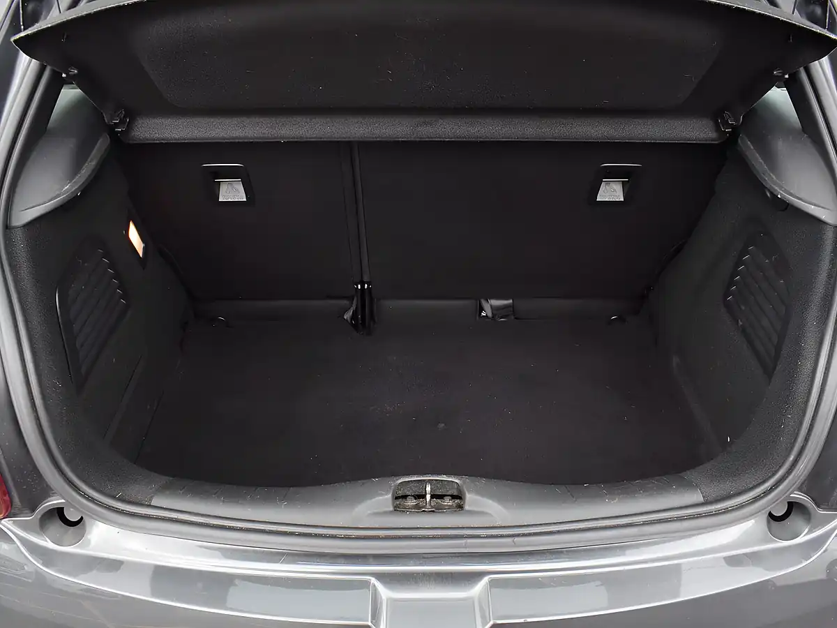 Used 2016 DS Automobiles DS 3 Chic Grey - Interior and Exterior details 8