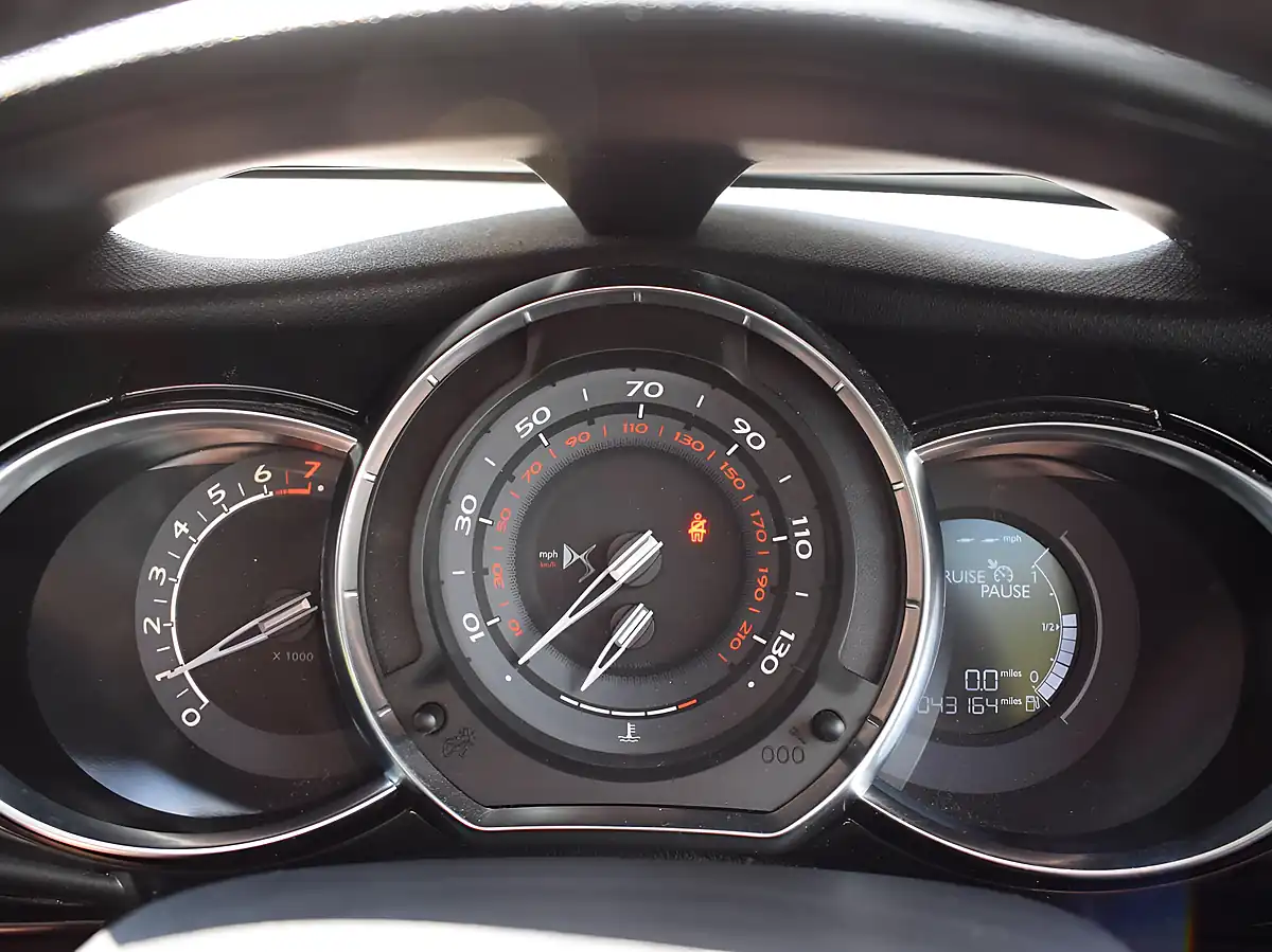 Used 2016 DS Automobiles DS 3 Dstyle Nav Grey - Interior and Exterior details 10