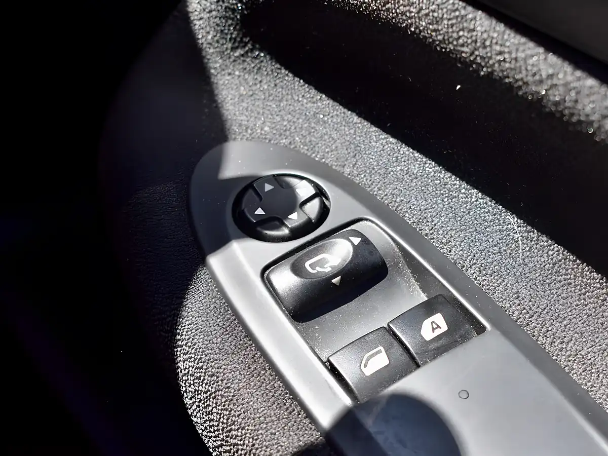 Used 2016 DS Automobiles DS 3 Dstyle Nav Grey - Interior and Exterior details 11