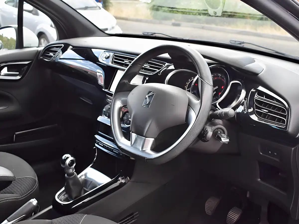 Used 2016 DS Automobiles DS 3 Dstyle Nav Grey - Interior and Exterior details 13