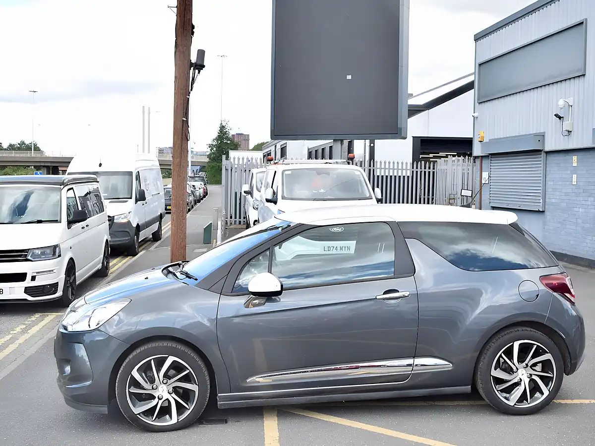 Used 2016 DS Automobiles DS 3 Dstyle Nav Grey - Interior and Exterior details 4