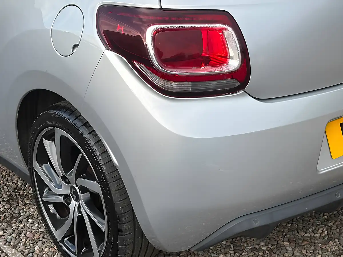 Used 2016 DS Automobiles DS 3 Dstyle Nav Silver - Interior and Exterior details 10