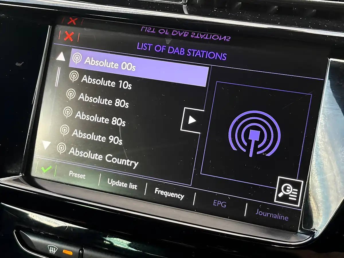 Used 2016 DS Automobiles DS 3 Dstyle Nav Silver - Interior and Exterior details 13