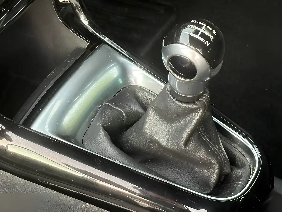Used 2016 DS Automobiles DS 3 Dstyle Nav Silver - Interior and Exterior details 18