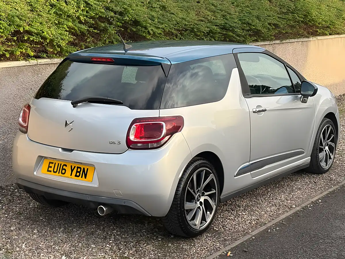 Used 2016 DS Automobiles DS 3 Dstyle Nav Silver - Interior and Exterior details 5