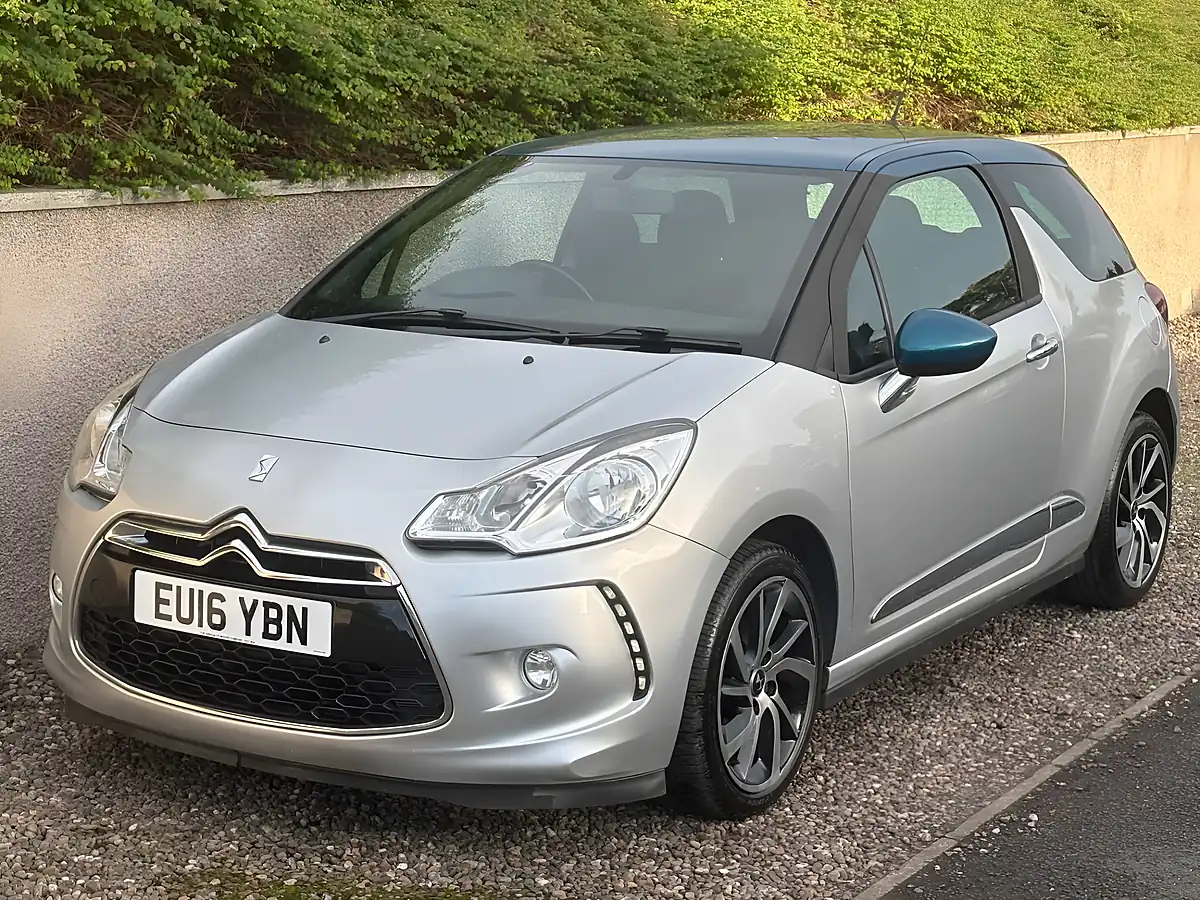 Used 2016 DS Automobiles DS 3 Dstyle Nav Silver - Interior and Exterior details 8
