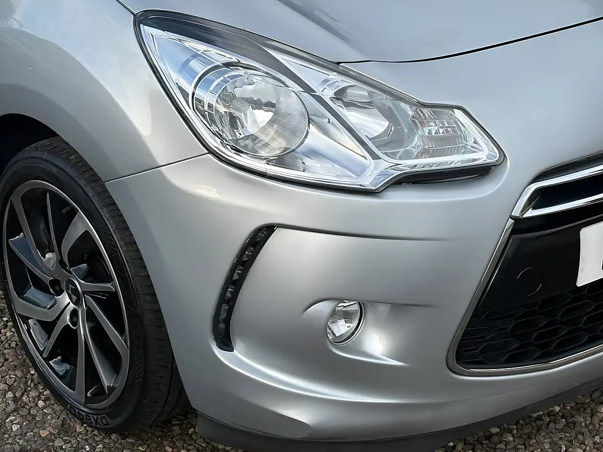 Used 2016 DS Automobiles DS 3 Dstyle Nav Silver - Interior and Exterior details 9