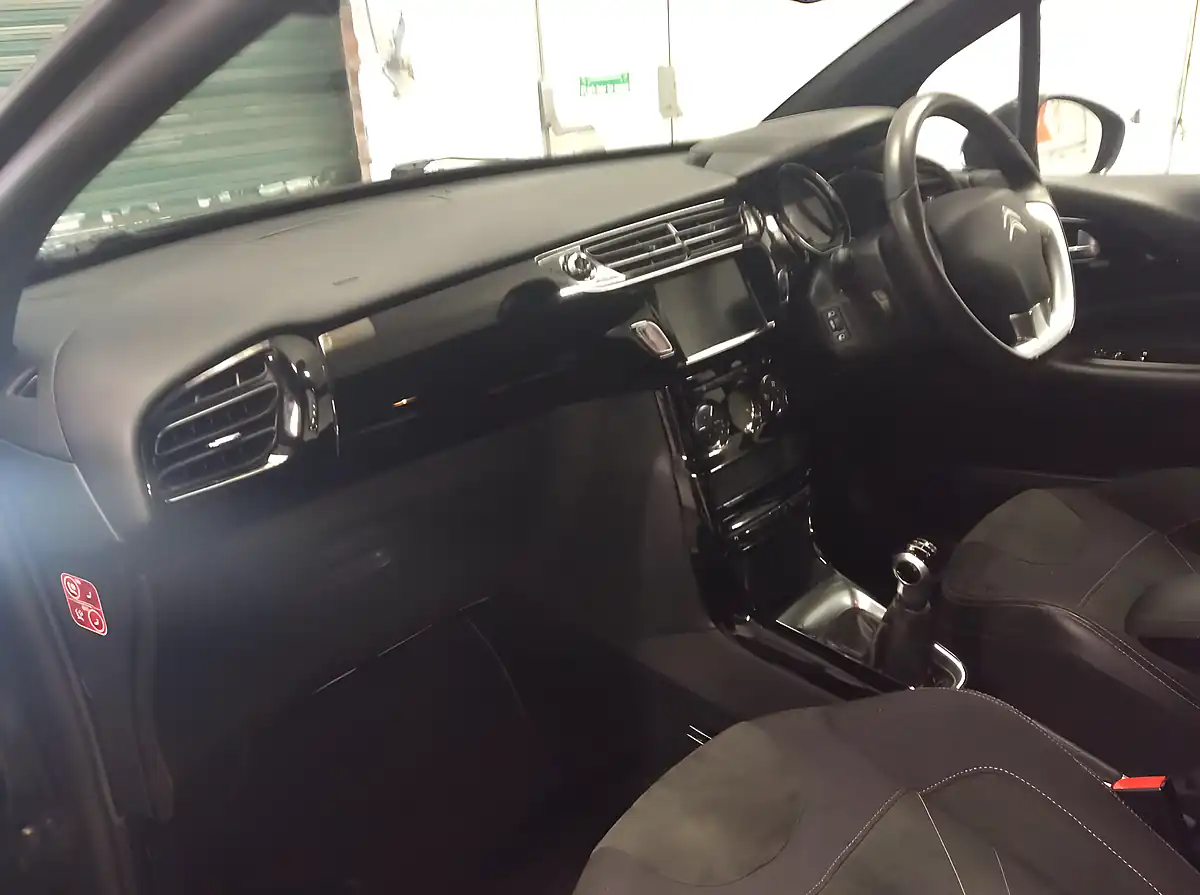 Used 2016 DS Automobiles DS 3 Elegance Black - Interior and Exterior details 14