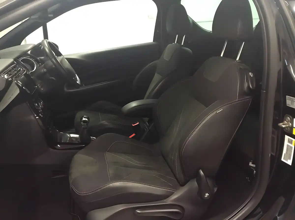 Used 2016 DS Automobiles DS 3 Elegance Black - Interior and Exterior details 15