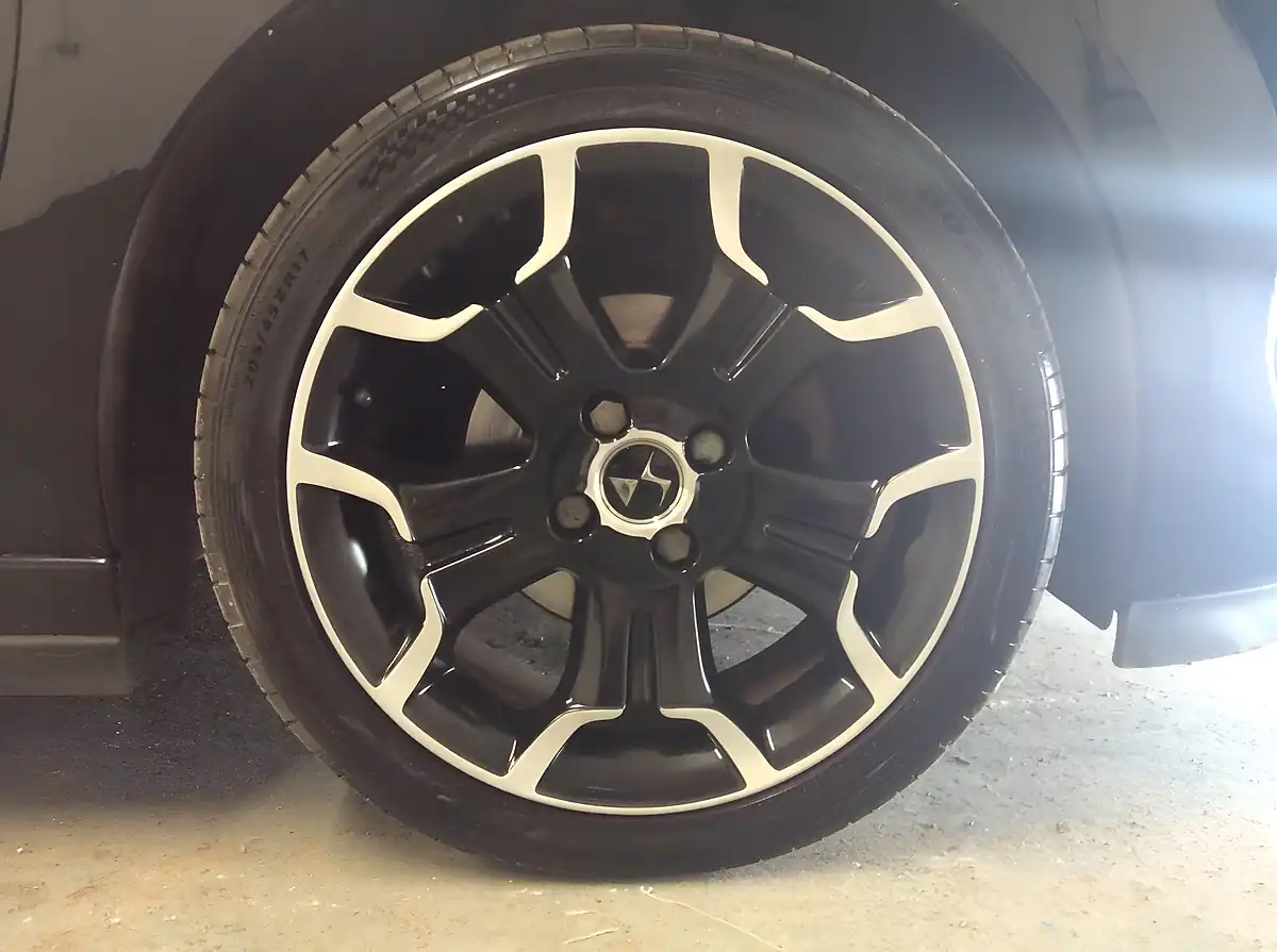 Used 2016 DS Automobiles DS 3 Elegance Black - Interior and Exterior details 17