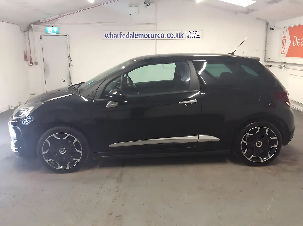 Used 2016 DS Automobiles DS 3 Elegance Black - Interior and Exterior details 2