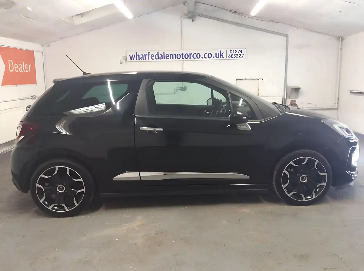 Used 2016 DS Automobiles DS 3 Elegance Black - Interior and Exterior details 6