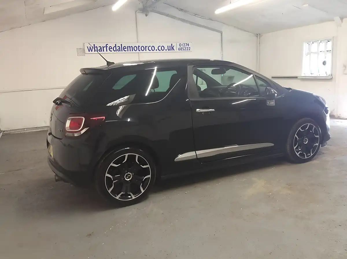 Used 2016 DS Automobiles DS 3 Elegance Black - Interior and Exterior details 7