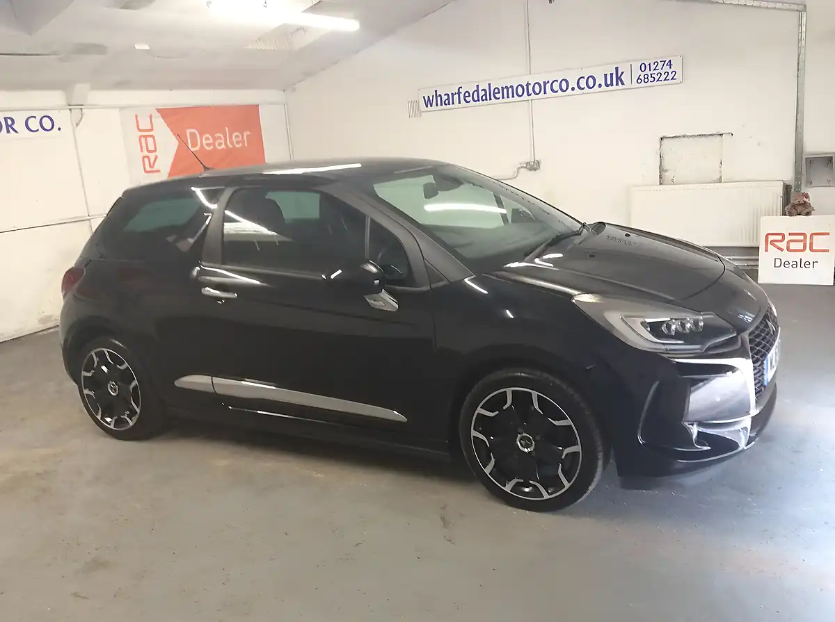 Used 2016 DS Automobiles DS 3 Elegance Black - Interior and Exterior details 8
