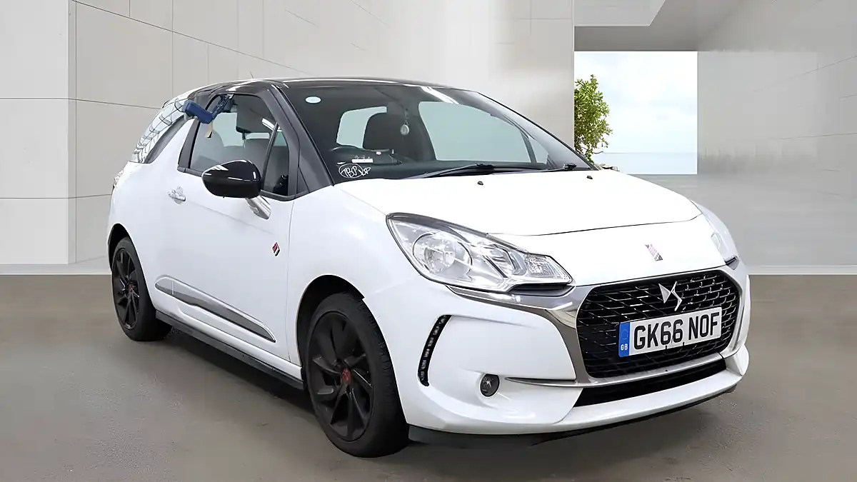 Used 2016 DS Automobiles DS 3 Performance Line White - Front View
