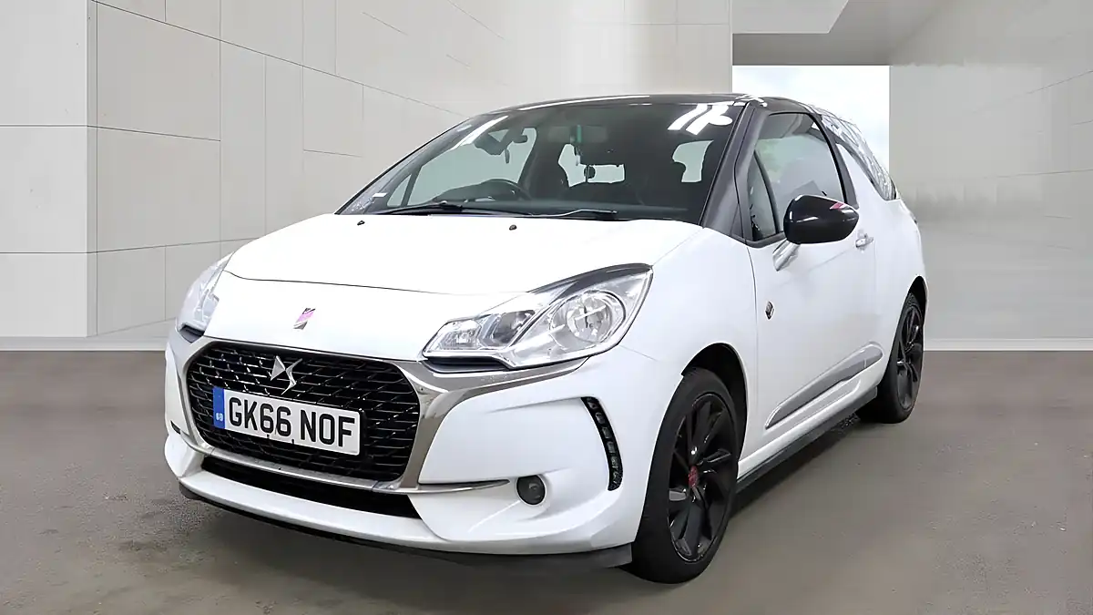 Used 2016 DS Automobiles DS 3 Performance Line White - Interior and Exterior details 3