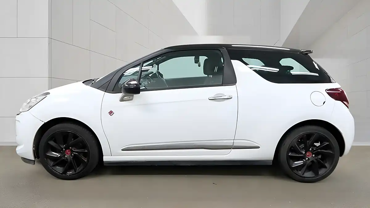 Used 2016 DS Automobiles DS 3 Performance Line White - Interior and Exterior details 4