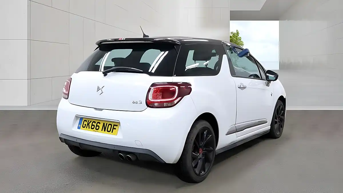 Used 2016 DS Automobiles DS 3 Performance Line White - Interior and Exterior details 8