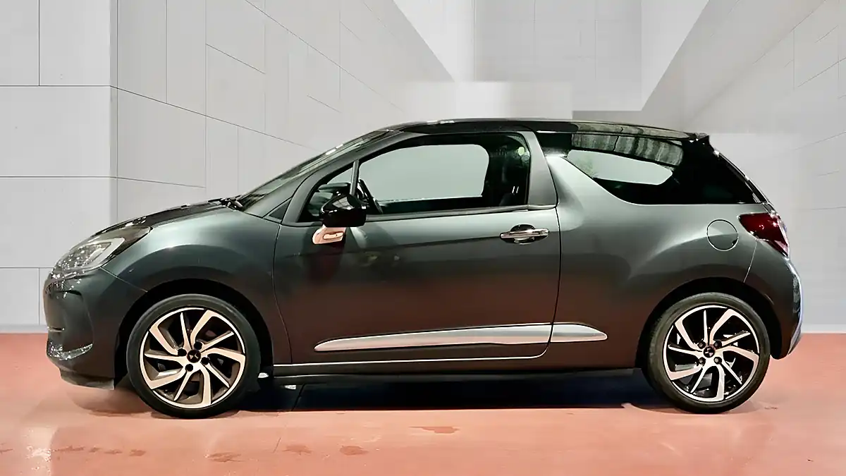 Used 2016 DS Automobiles DS 3 Prestige Grey - Interior and Exterior details 3