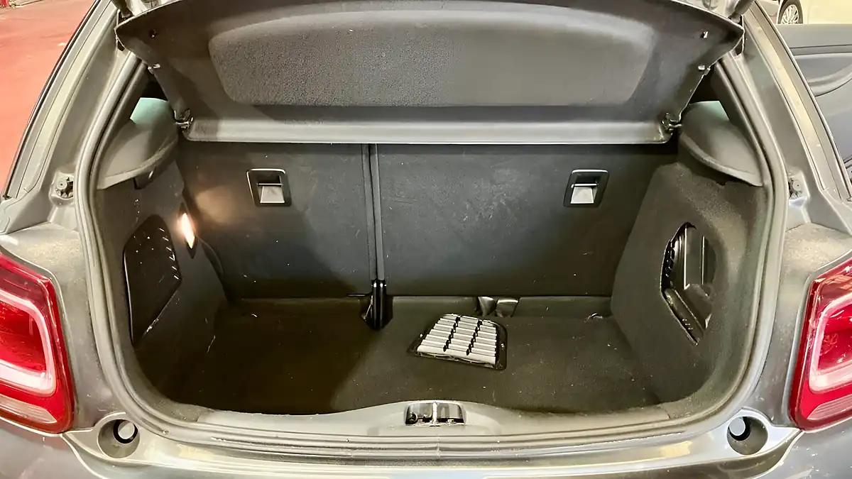 Used 2016 DS Automobiles DS 3 Prestige Grey - Interior and Exterior details 5