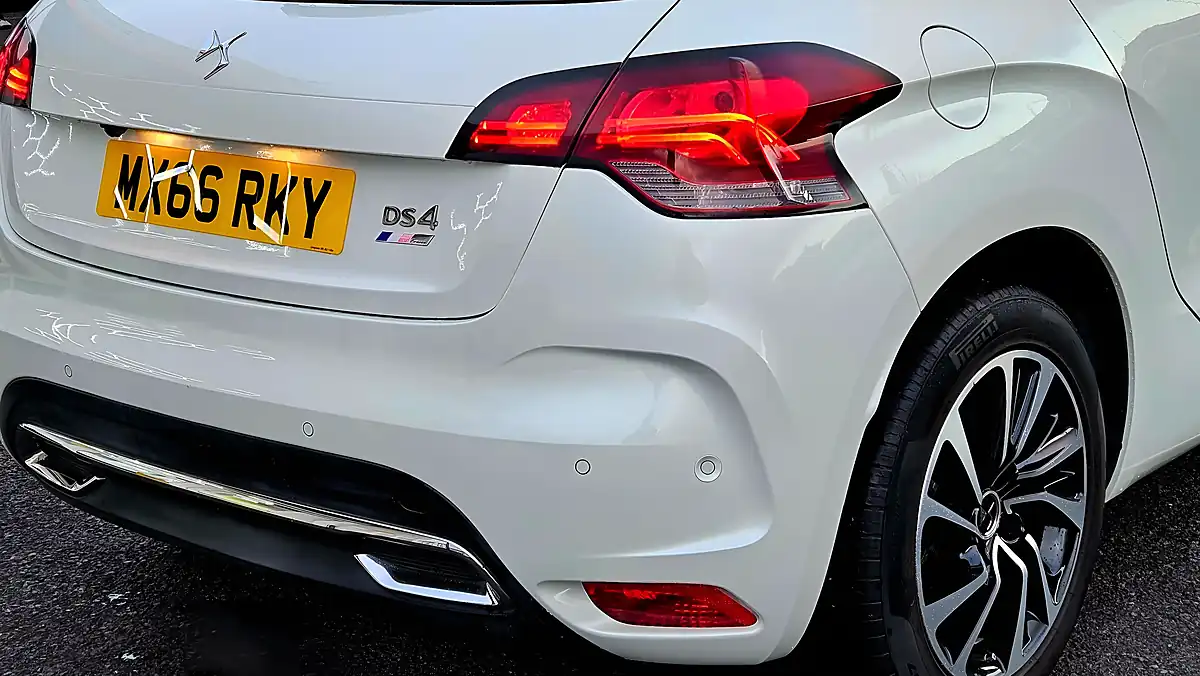 Used 2016 DS Automobiles DS 4 Prestige White - Interior and Exterior details 10