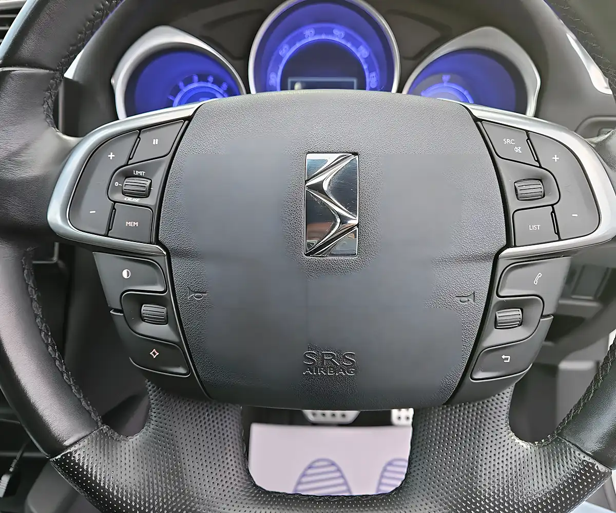 Used 2016 DS Automobiles DS 4 Prestige White - Interior and Exterior details 13