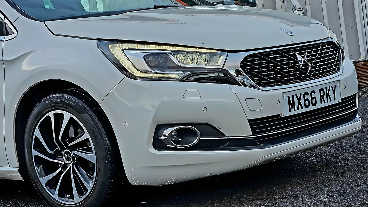 Used 2016 DS Automobiles DS 4 Prestige White - Interior and Exterior details 3