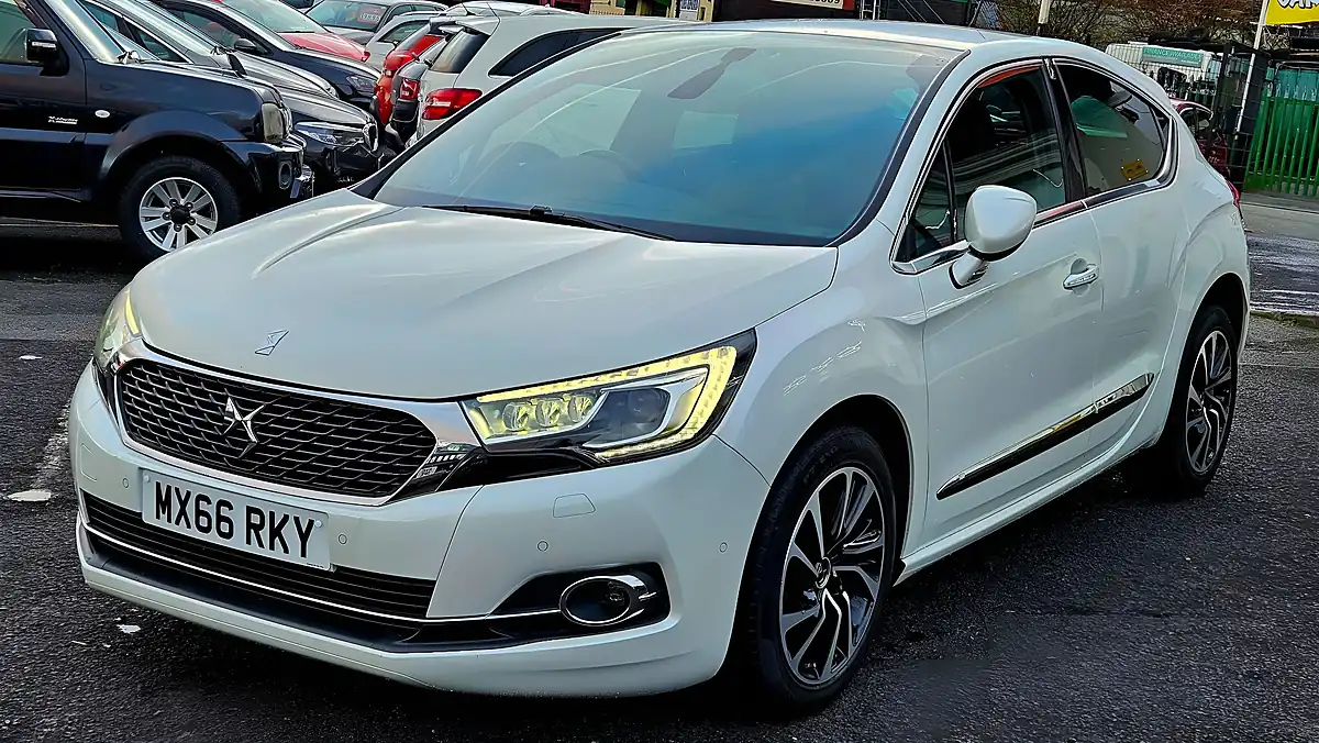 Used 2016 DS Automobiles DS 4 Prestige White - Interior and Exterior details 5
