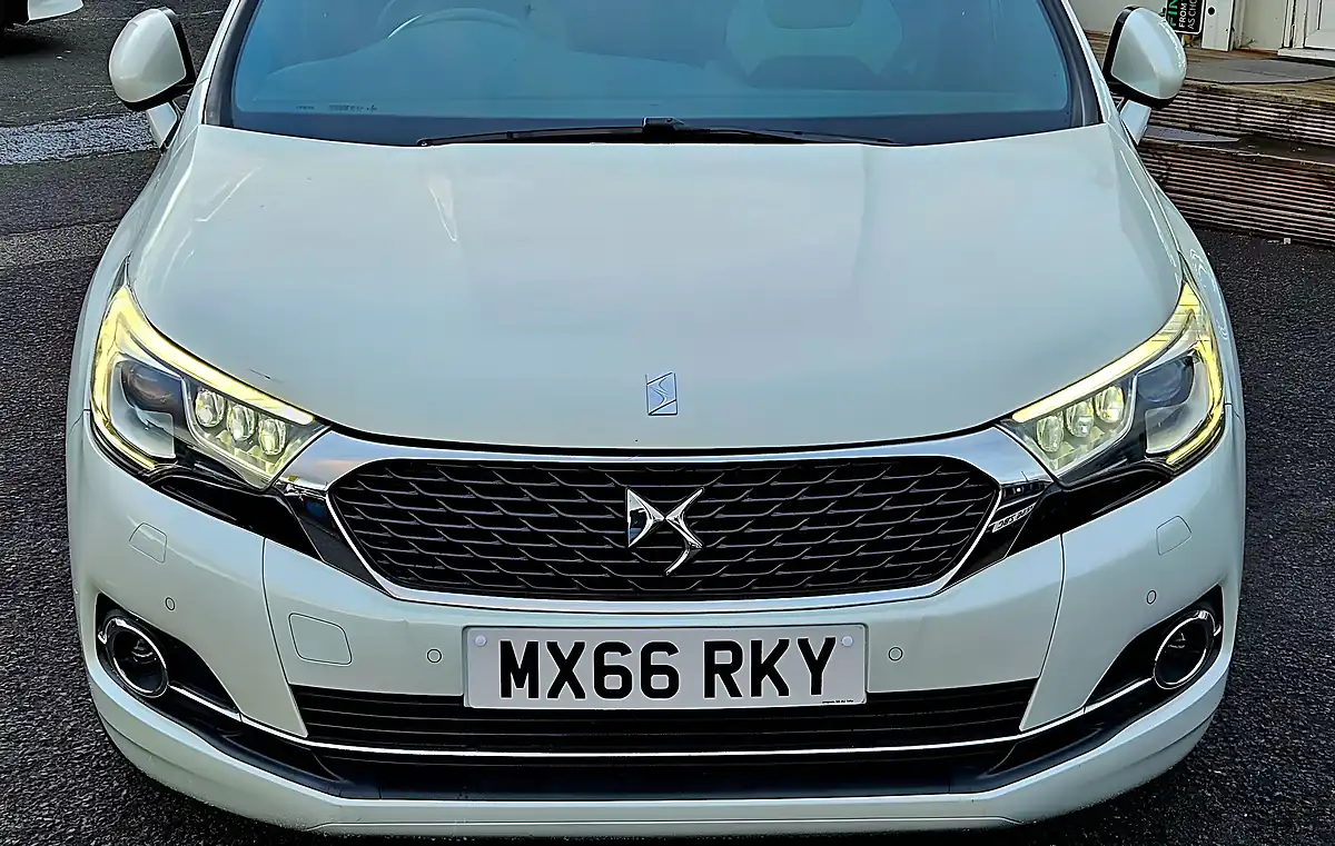 Used 2016 DS Automobiles DS 4 Prestige White - Interior and Exterior details 7