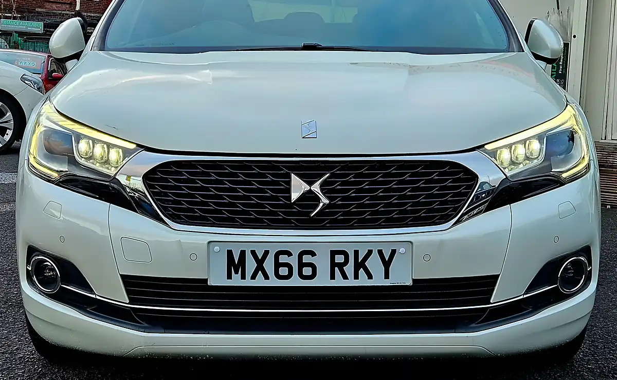 Used 2016 DS Automobiles DS 4 Prestige White - Interior and Exterior details 8