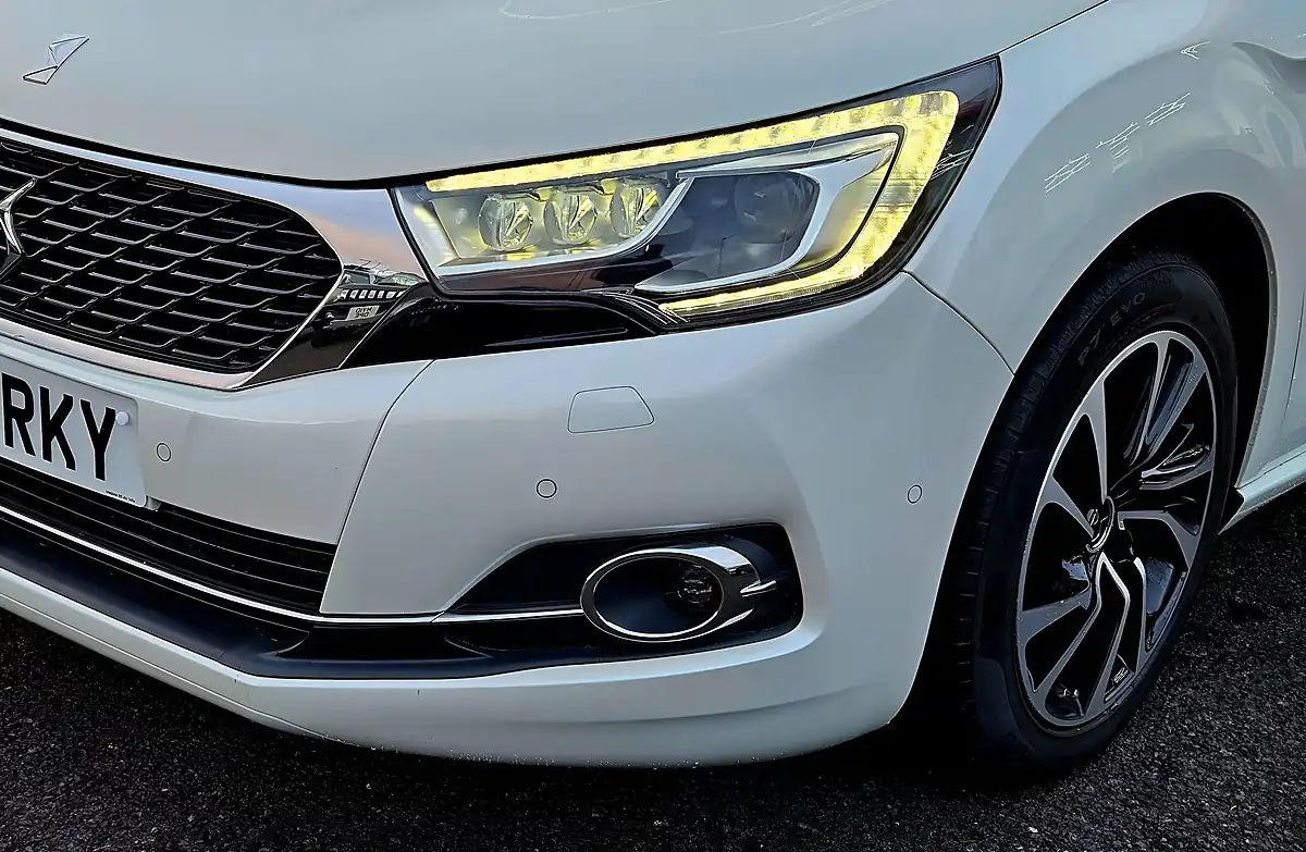 Used 2016 DS Automobiles DS 4 Prestige White - Interior and Exterior details 9