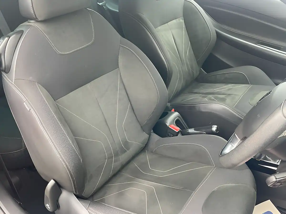 Used 2016 DS DS 3 Elegance Purple - Interior and Exterior details 13