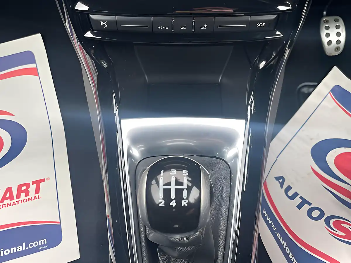 Used 2016 DS DS 3 Elegance Purple - Interior and Exterior details 17