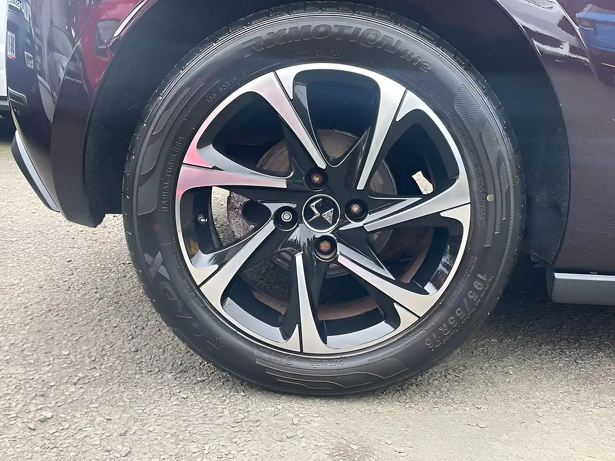 Used 2016 DS DS 3 Elegance Purple - Interior and Exterior details 6