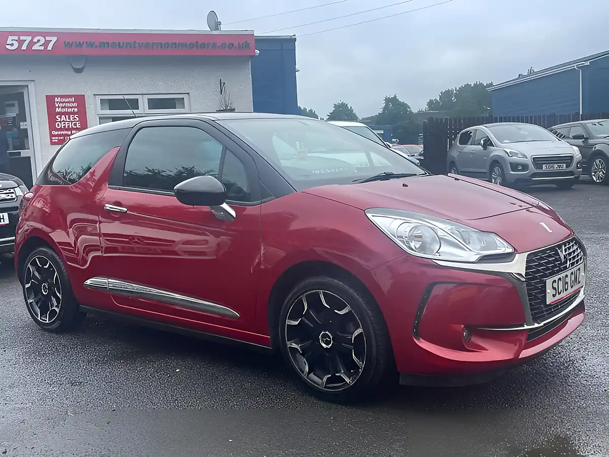 Used 2016 DS DS 3 Elegance Red - Interior and Exterior details 10
