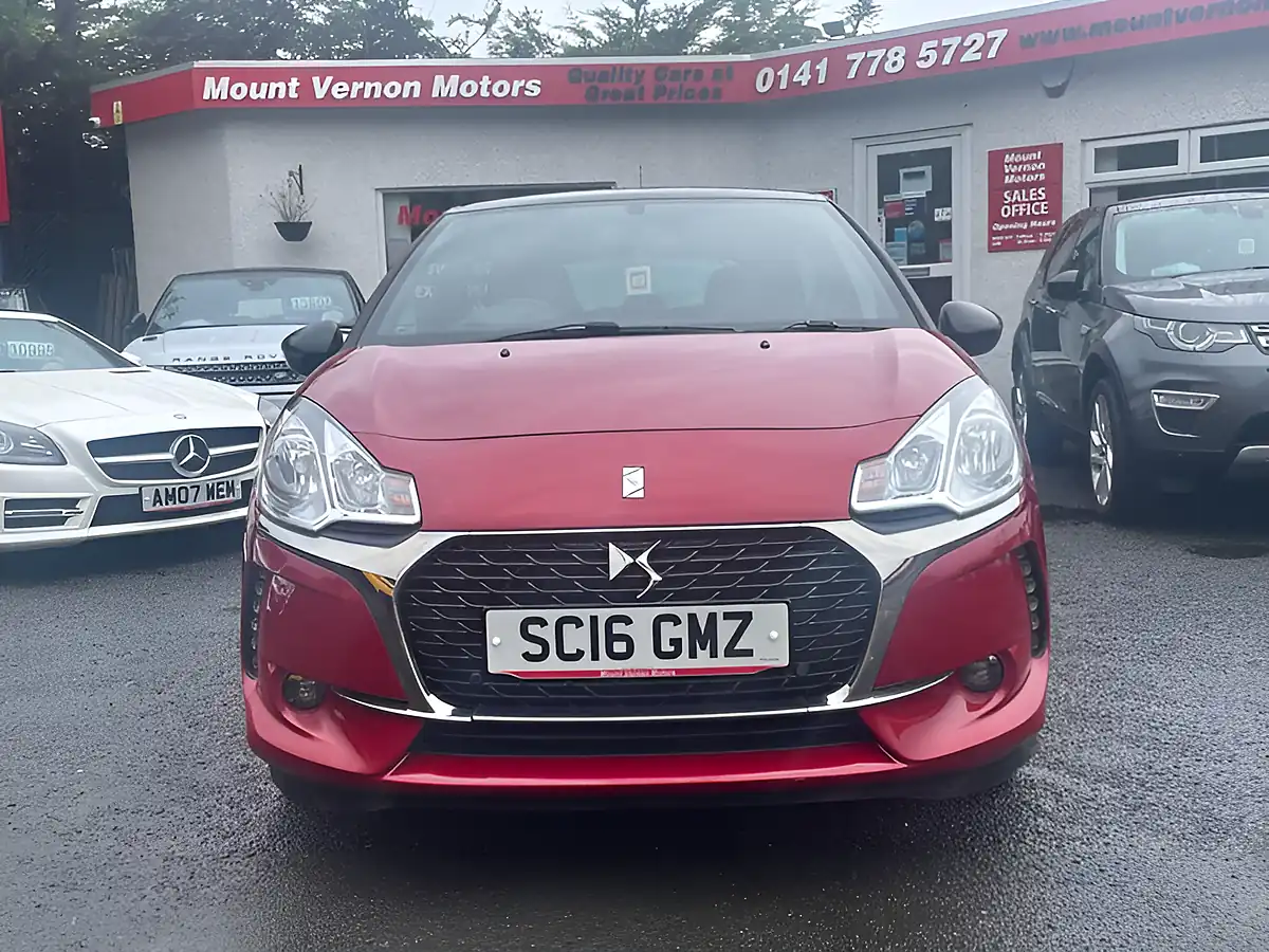 Used 2016 DS DS 3 Elegance Red - Interior and Exterior details 11
