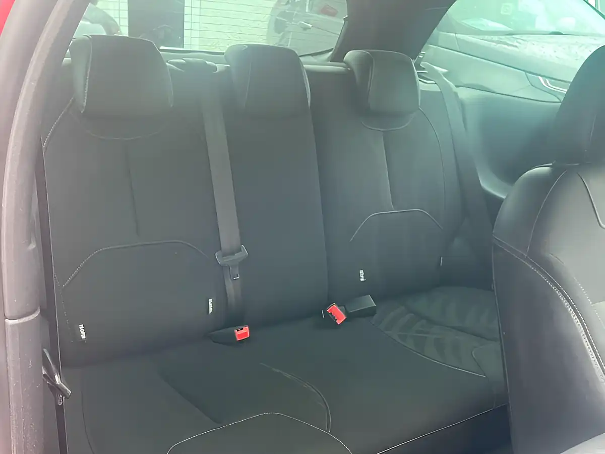 Used 2016 DS DS 3 Elegance Red - Interior and Exterior details 13