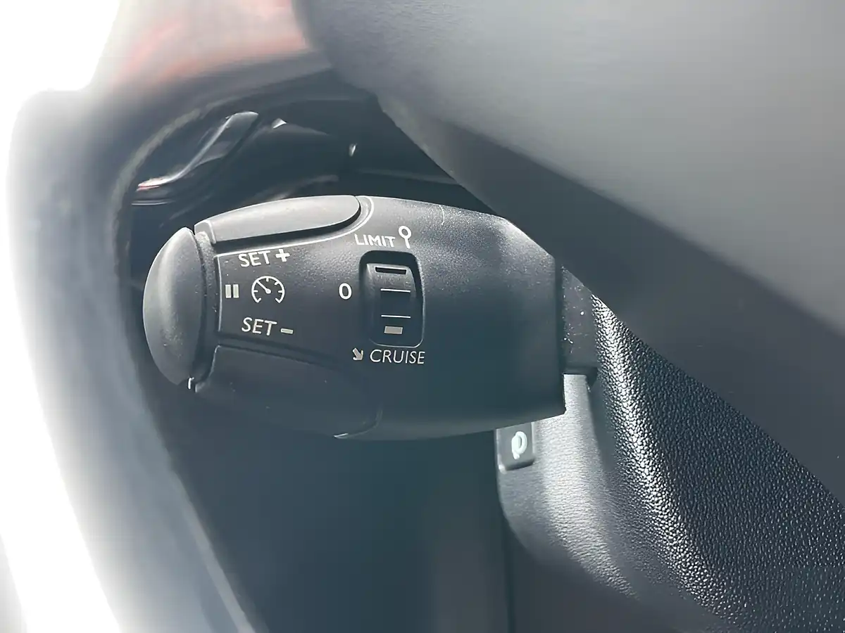 Used 2016 DS DS 3 Elegance Red - Interior and Exterior details 20