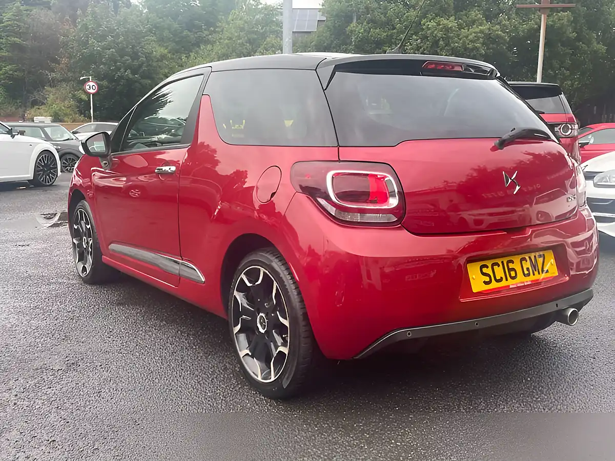 Used 2016 DS DS 3 Elegance Red - Interior and Exterior details 6