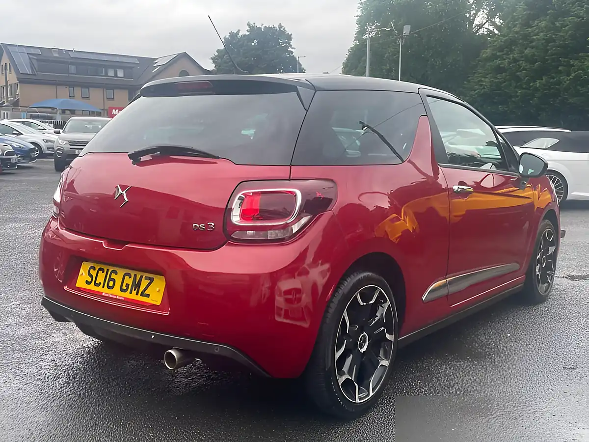 Used 2016 DS DS 3 Elegance Red - Interior and Exterior details 8