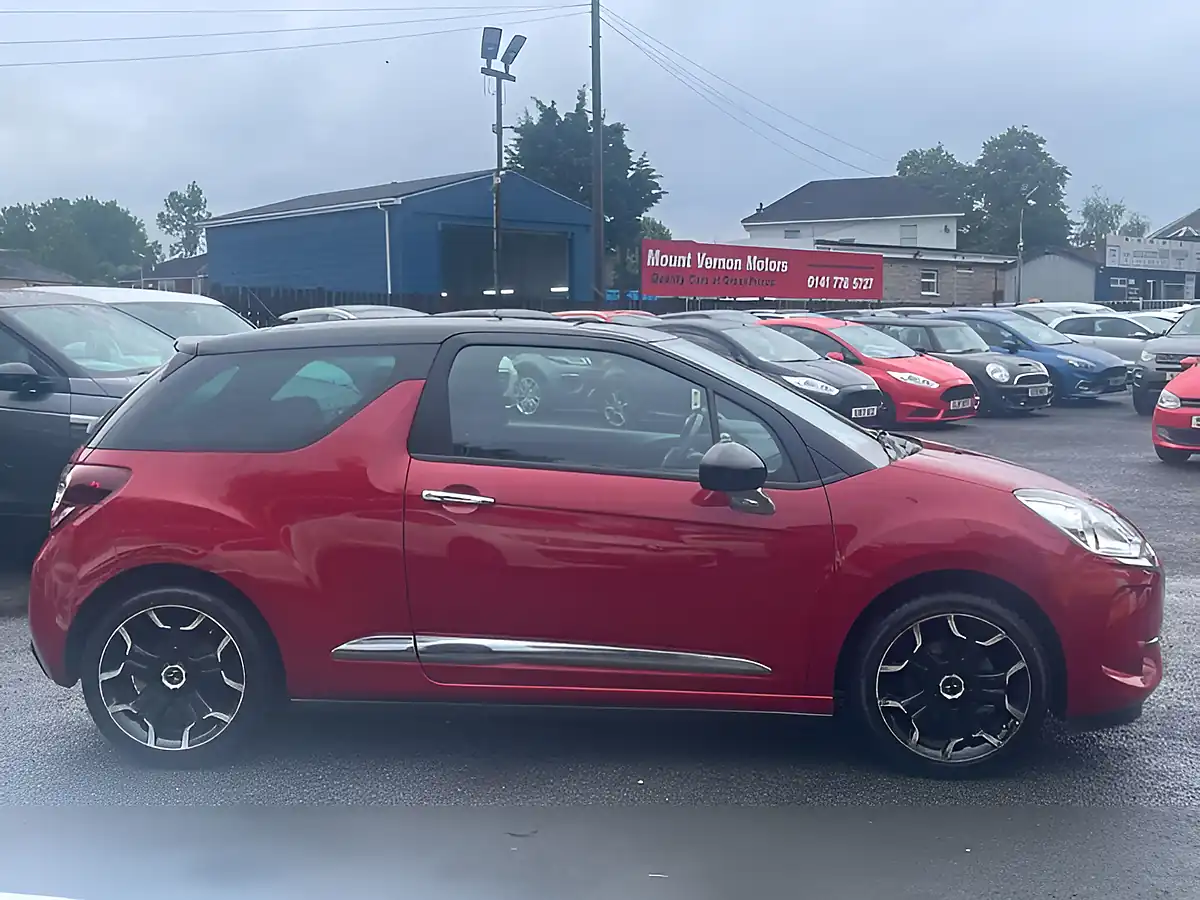 Used 2016 DS DS 3 Elegance Red - Interior and Exterior details 9
