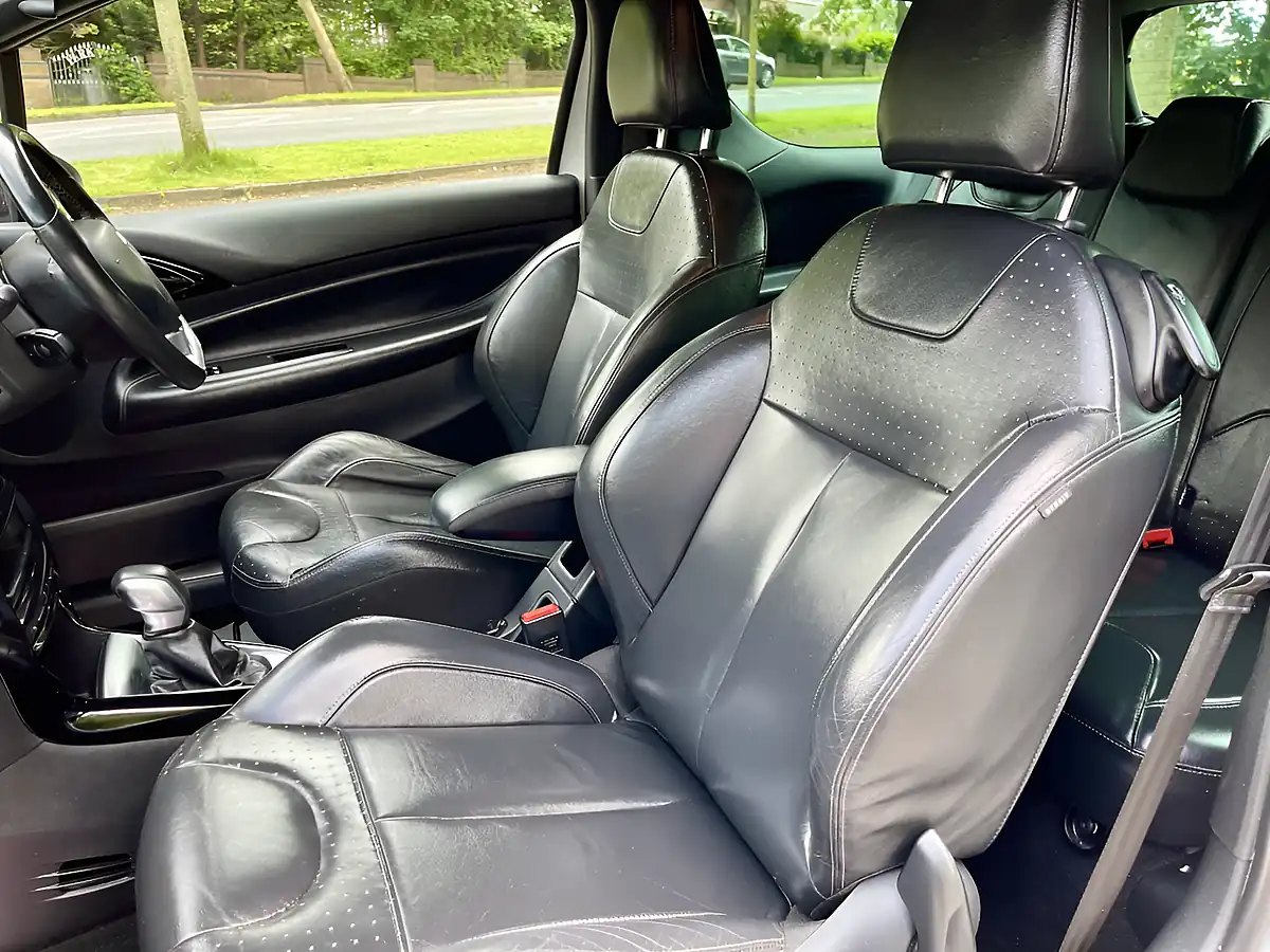 Used 2016 DS DS 3 Givenchy Le Makeup White - Interior and Exterior details 11