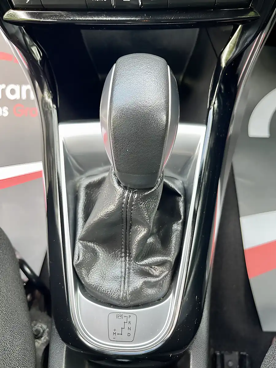 Used 2016 DS DS 3 Givenchy Le Makeup White - Interior and Exterior details 16