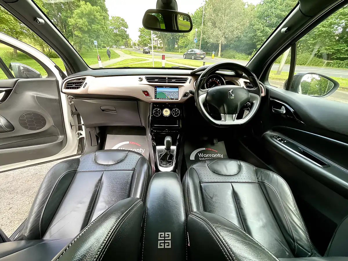 Used 2016 DS DS 3 Givenchy Le Makeup White - Interior and Exterior details 17